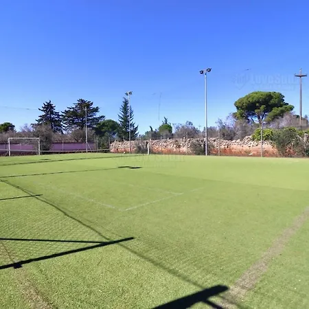 Frande Con Piscina E Campo Calcetto Tennis
