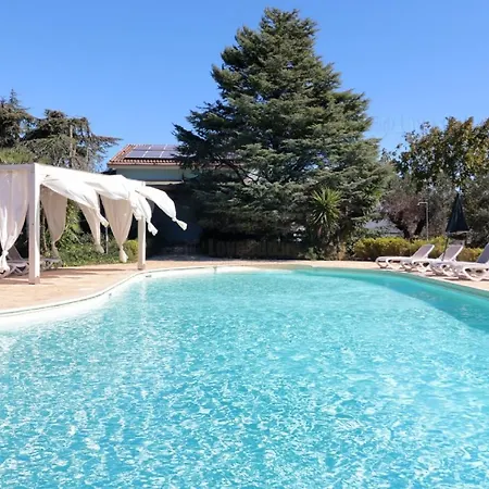 Frande Con Piscina E Campo Calcetto Tennis